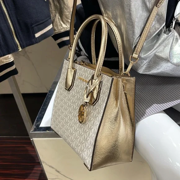 MICHAEL KORS
Mercer Medium Signature Logo and Metallic Accordion Crossbody Bag - Picture 4 of 16